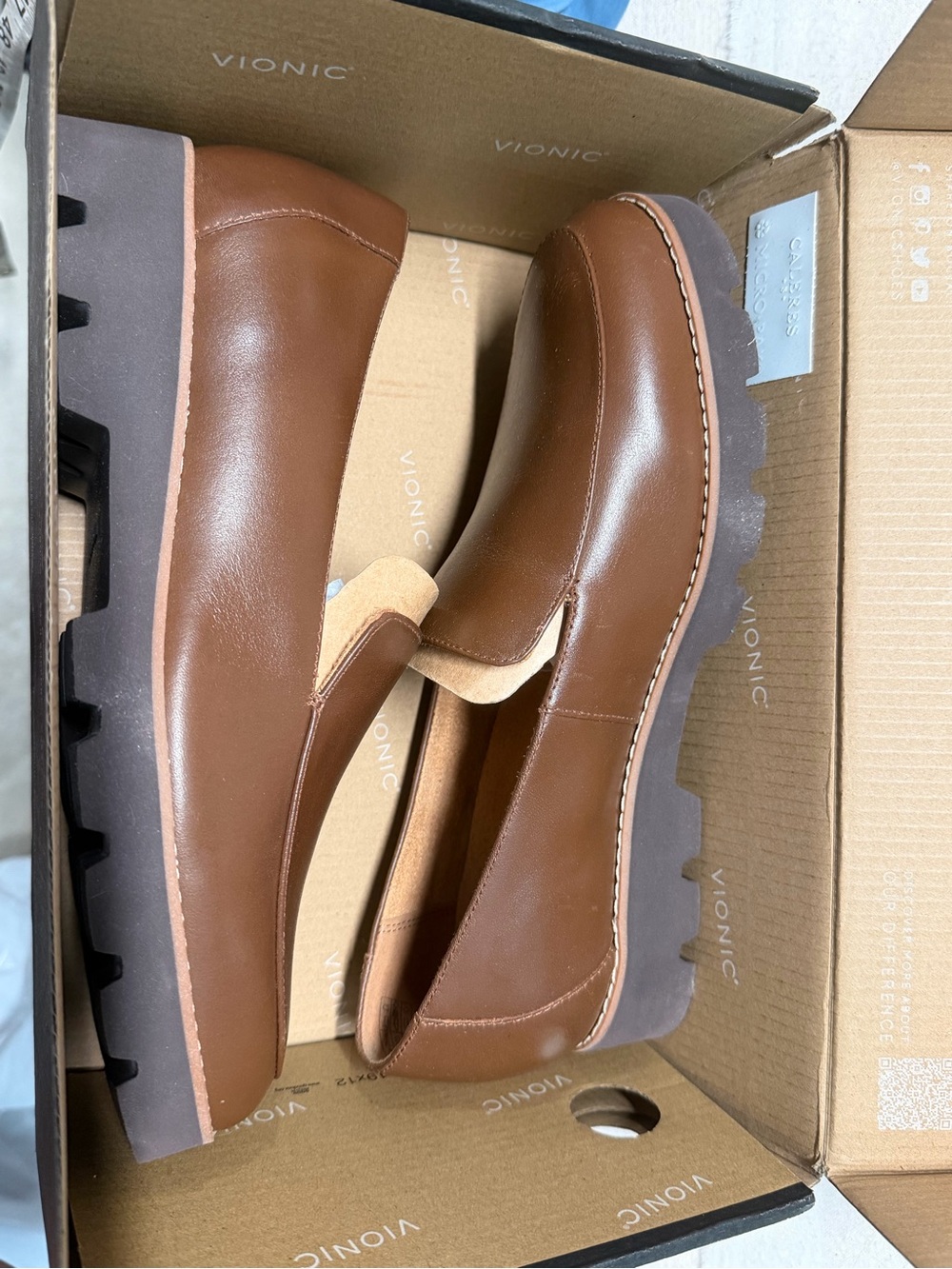 Vionic Kensley Leather Slip-On Lug Sole Platform Loafers Brown size 8 WIDE - Picture 3 of 6